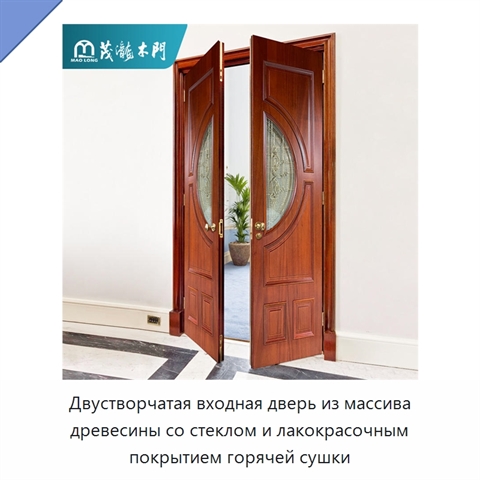 Двустворчатая входная дверь из массива древесины со стеклом и лакокрасочным покрытием горячей сушки
